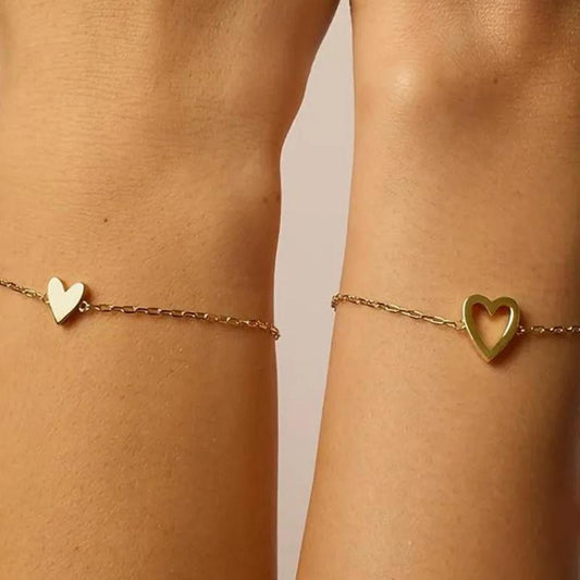 AmoraLink™ – Pulseras a juego con corazones dorados